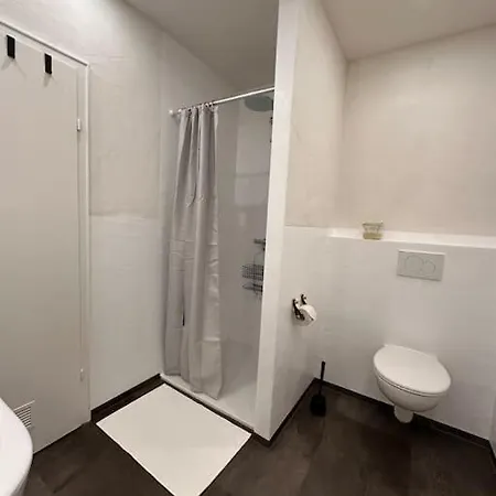 Amao-Amber I 120Qm I Exklusives Gruppen-Apartment I 3 King-Size Betten, 2 Baeder & Gratis Parkplatz Rheinhausen Exterior photo