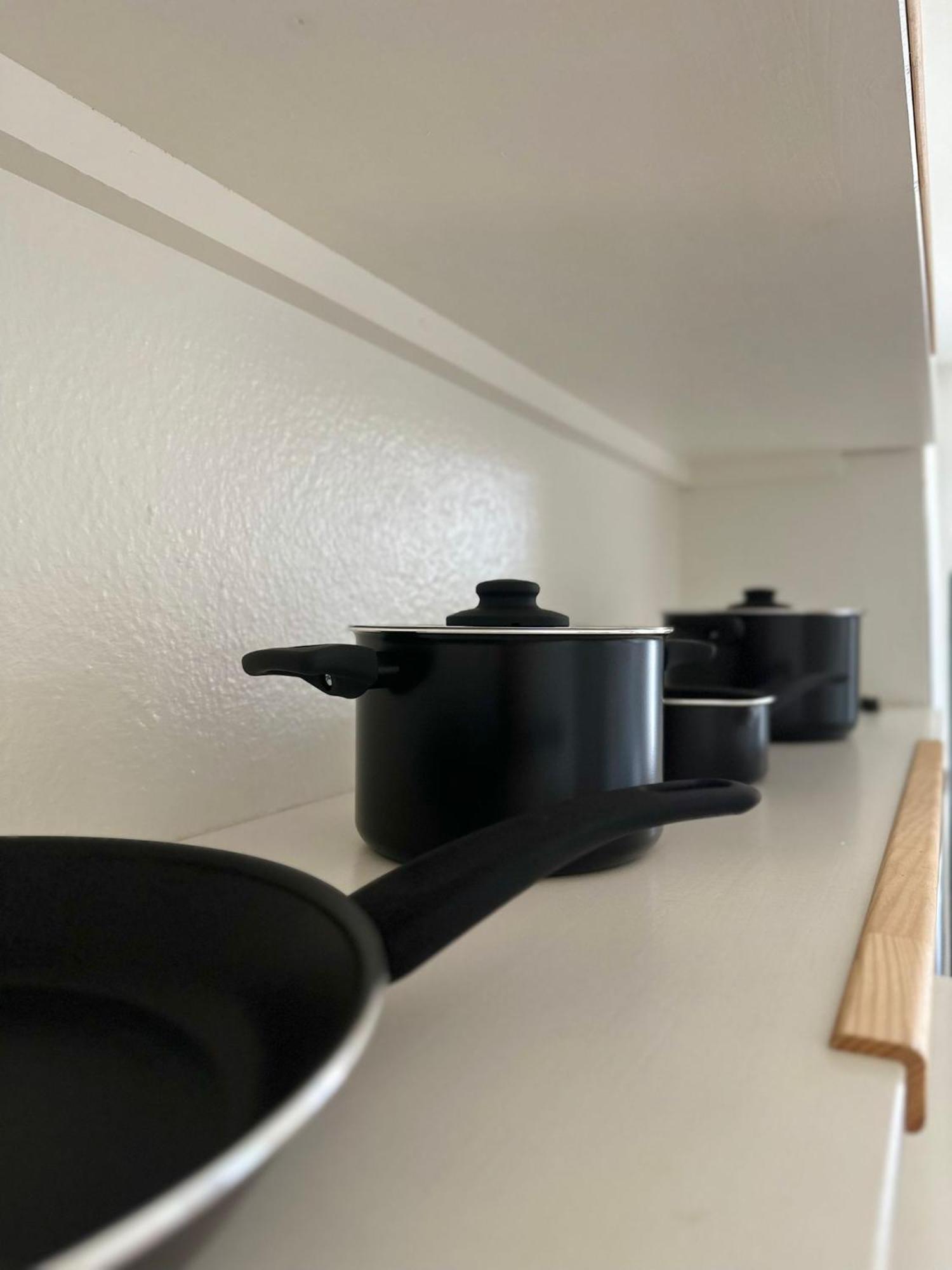Apartment Amao-amber I 120qm I Exklusives Gruppen-apartment I 3 King-size Betten, 2 Baeder & Gratis Parkplatz Rheinhausen