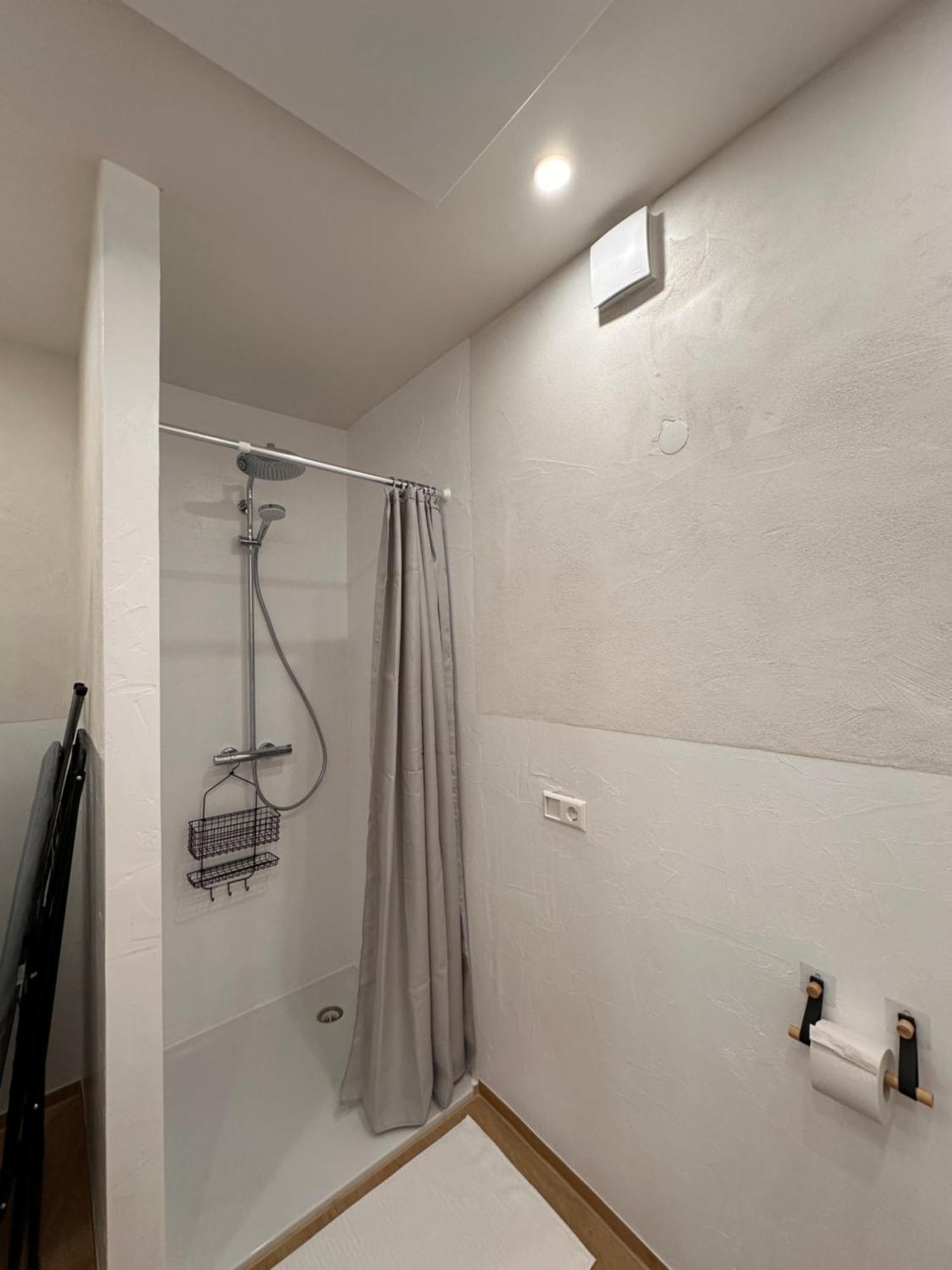 Amao-amber I 120qm I Exklusives Gruppen-apartment I 3 King-size Betten, 2 Baeder & Gratis Parkplatz Rheinhausen