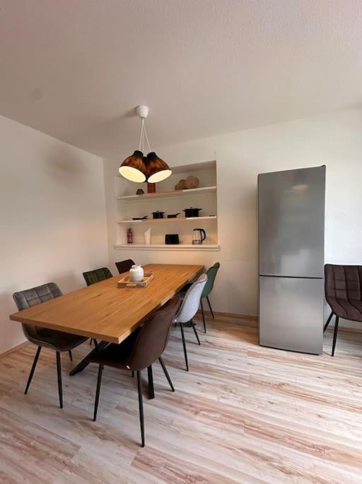 Amao-amber I 120qm I Exklusives Gruppen-apartment I 3 King-size Betten, 2 Baeder & Gratis Parkplatz Apartment Rheinhausen